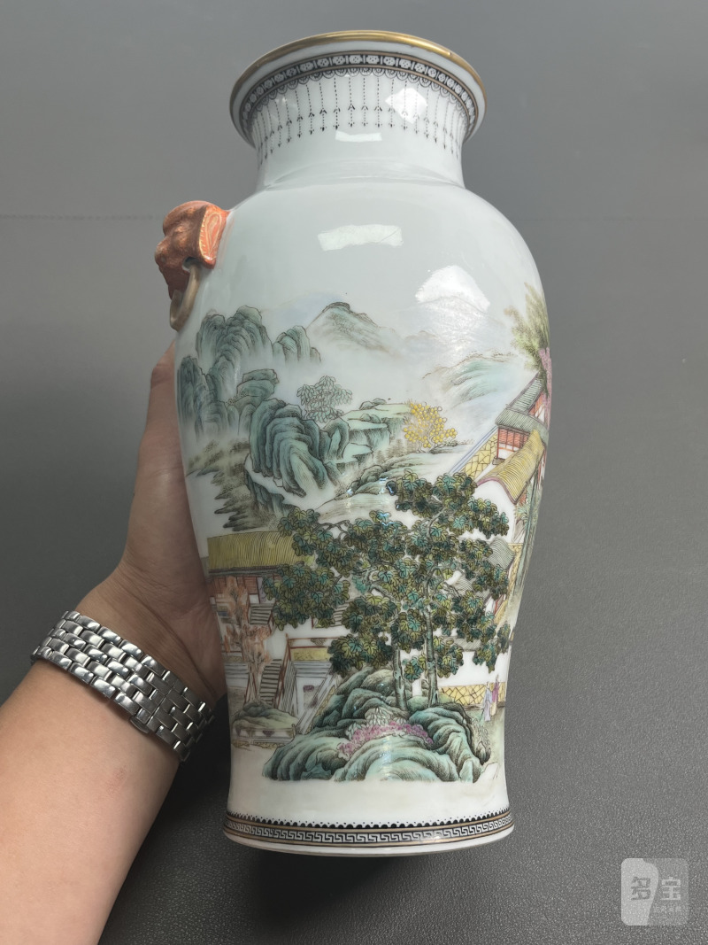 民国  粉彩山水人物双兽耳瓶 - 图4